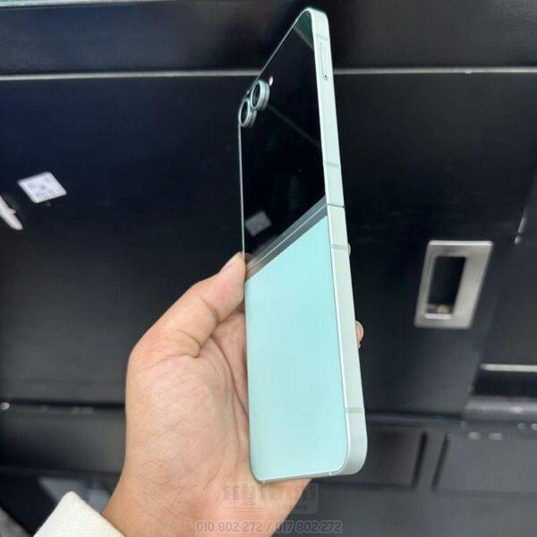 Used Galaxy Z Flip 6 256G (99%) - Image 4